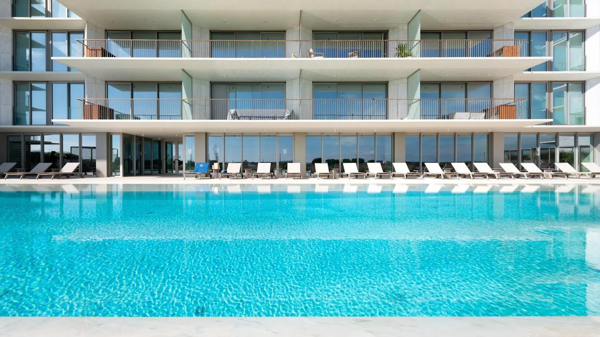 Blue Well Being Beachfront Pool And Spa Raia - By Bedzy Armação de Pêra Apartment