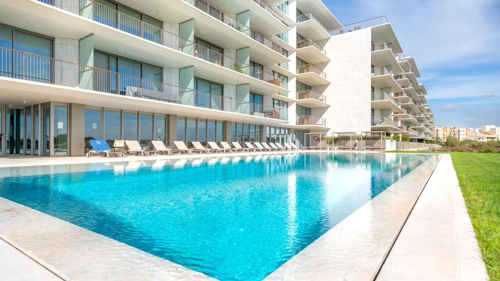 Blue Well Being Beachfront Pool And Spa Raia - By Bedzy Armação de Pêra