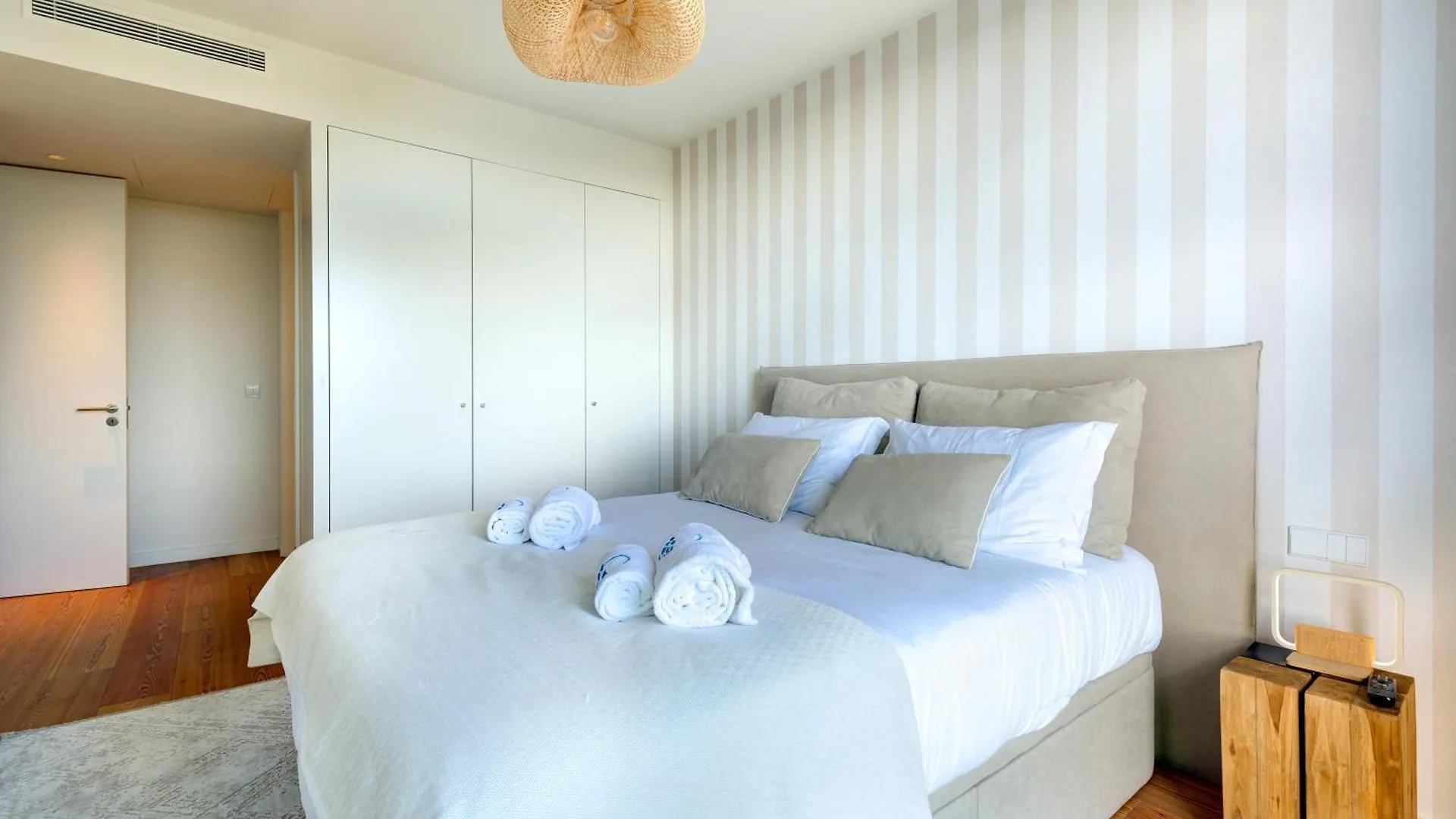 Blue Well Being Beachfront Pool And Spa Raia - By Bedzy Armação de Pêra Apartment