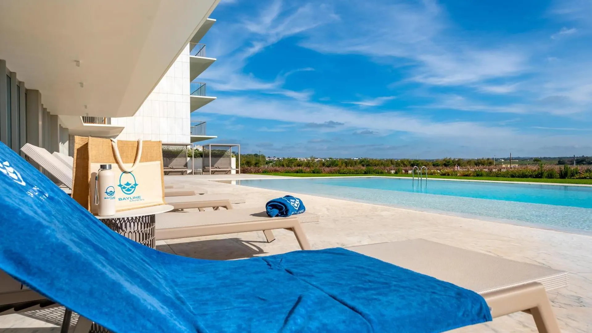 Blue Well Being Beachfront Pool And Spa Raia - By Bedzy Armação de Pêra