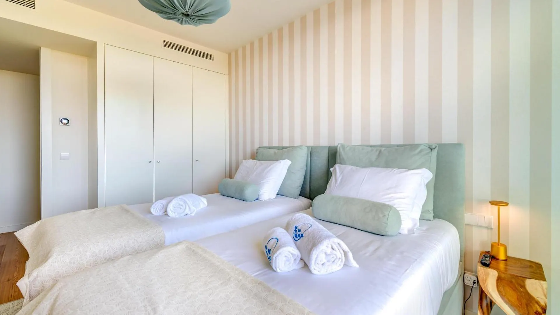 Blue Well Being Beachfront Pool And Spa Raia - By Bedzy Armação de Pêra 0*,